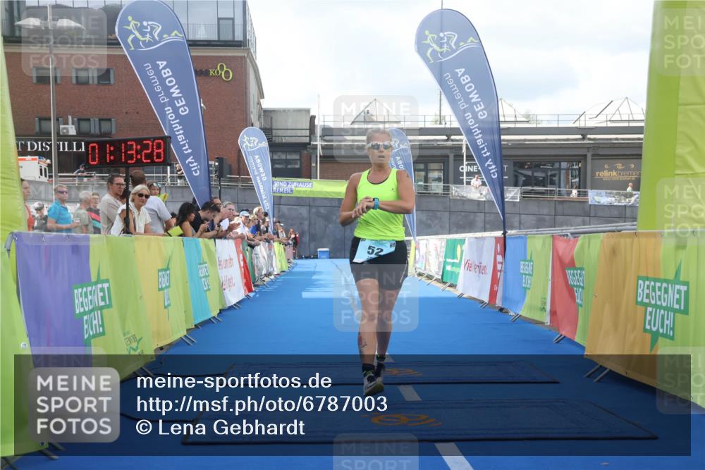 11.08.2024 - GEWOBA Citytriathlon Bremen Lena Gebhardt http://msf.ph/oto/6787003 11.08.2024 11:13:31 Ziel 52 meine-sportfotos.de