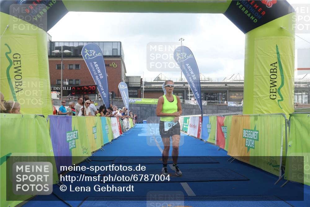 11.08.2024 - GEWOBA Citytriathlon Bremen Lena Gebhardt http://msf.ph/oto/6787004 11.08.2024 11:13:32 Ziel 52 meine-sportfotos.de