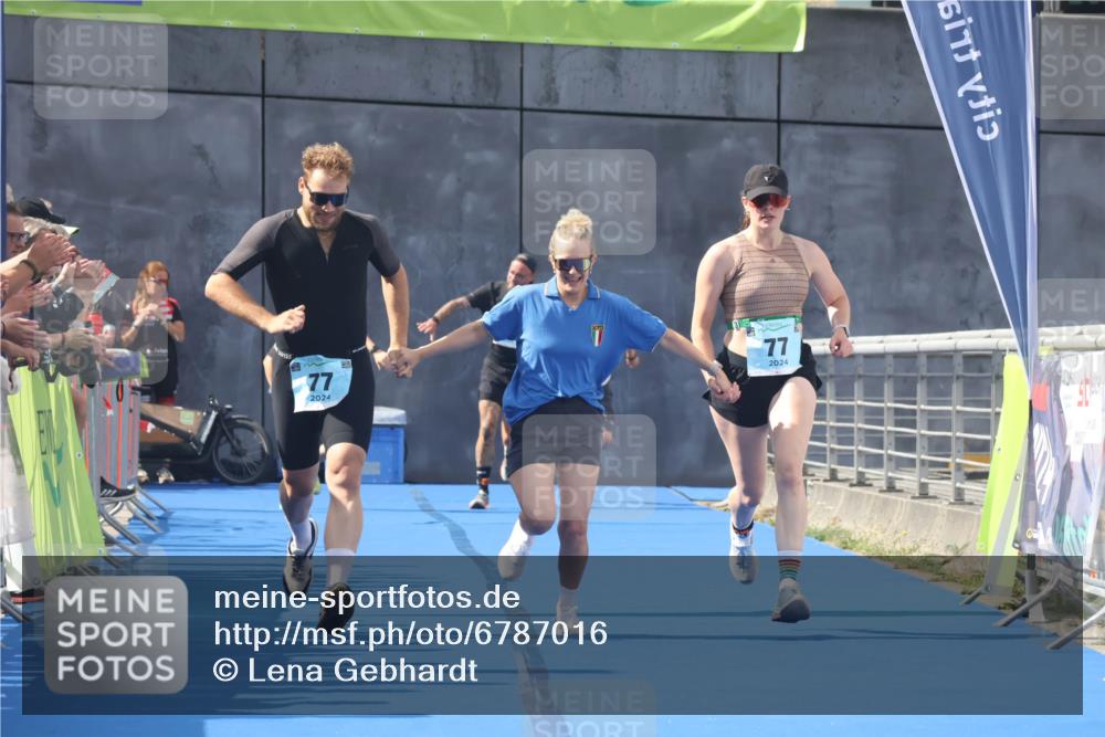 11.08.2024 - GEWOBA Citytriathlon Bremen Lena Gebhardt http://msf.ph/oto/6787016 11.08.2024 11:13:58 Ziel 64, 77 meine-sportfotos.de
