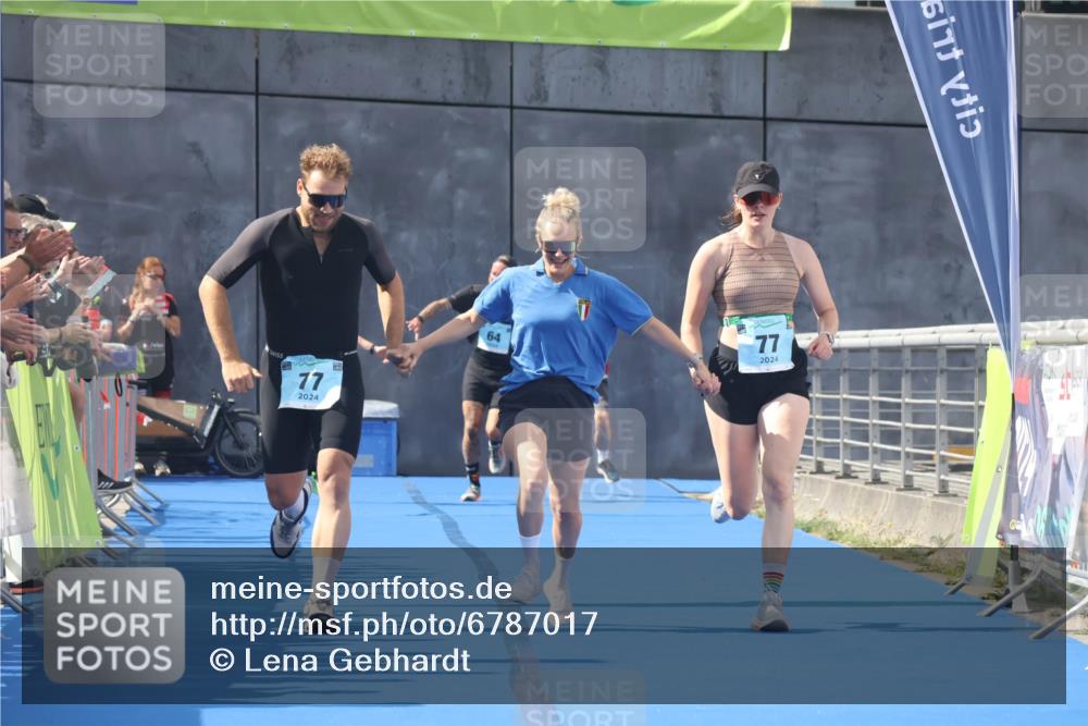 11.08.2024 - GEWOBA Citytriathlon Bremen Lena Gebhardt http://msf.ph/oto/6787017 11.08.2024 11:13:58 Ziel 64, 77 meine-sportfotos.de