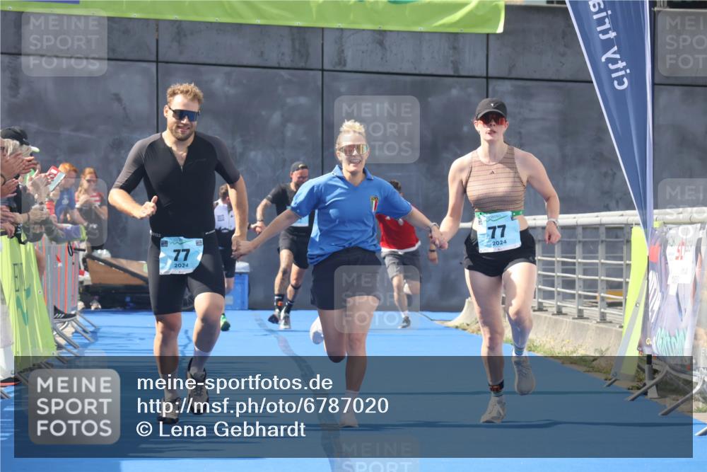 11.08.2024 - GEWOBA Citytriathlon Bremen Lena Gebhardt http://msf.ph/oto/6787020 11.08.2024 11:13:59 Ziel 64, 77 meine-sportfotos.de