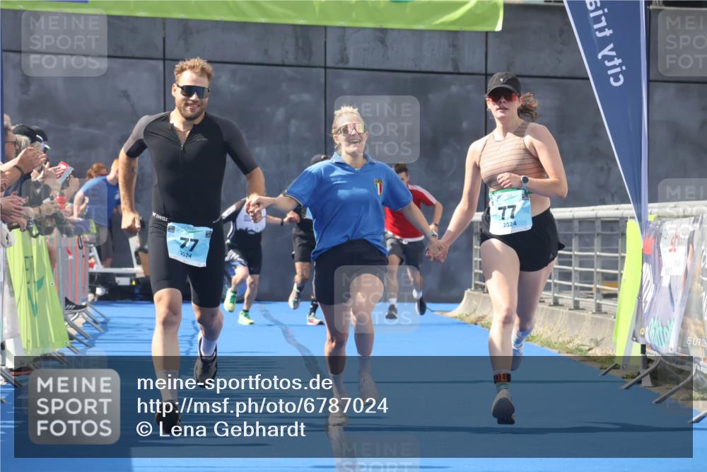 11.08.2024 - GEWOBA Citytriathlon Bremen Lena Gebhardt http://msf.ph/oto/6787024 11.08.2024 11:13:59 Ziel 64, 77 meine-sportfotos.de