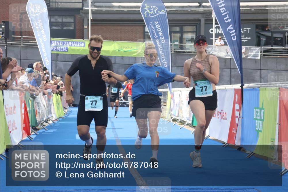 11.08.2024 - GEWOBA Citytriathlon Bremen Lena Gebhardt http://msf.ph/oto/6787048 11.08.2024 11:14:02 Ziel 64, 77 meine-sportfotos.de