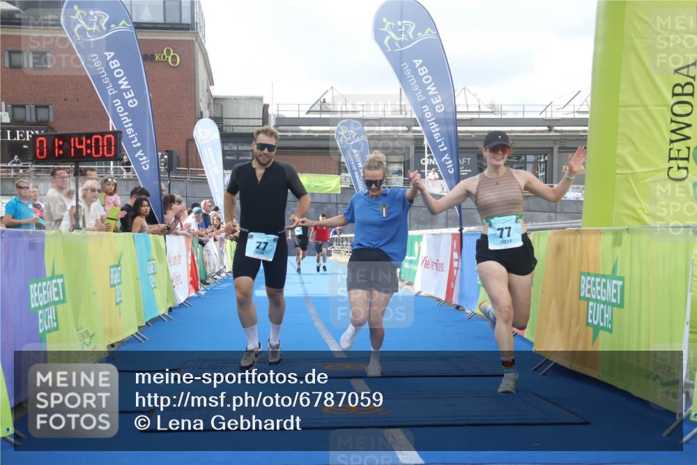 11.08.2024 - GEWOBA Citytriathlon Bremen Lena Gebhardt http://msf.ph/oto/6787059 11.08.2024 11:14:03 Ziel 64, 77 meine-sportfotos.de