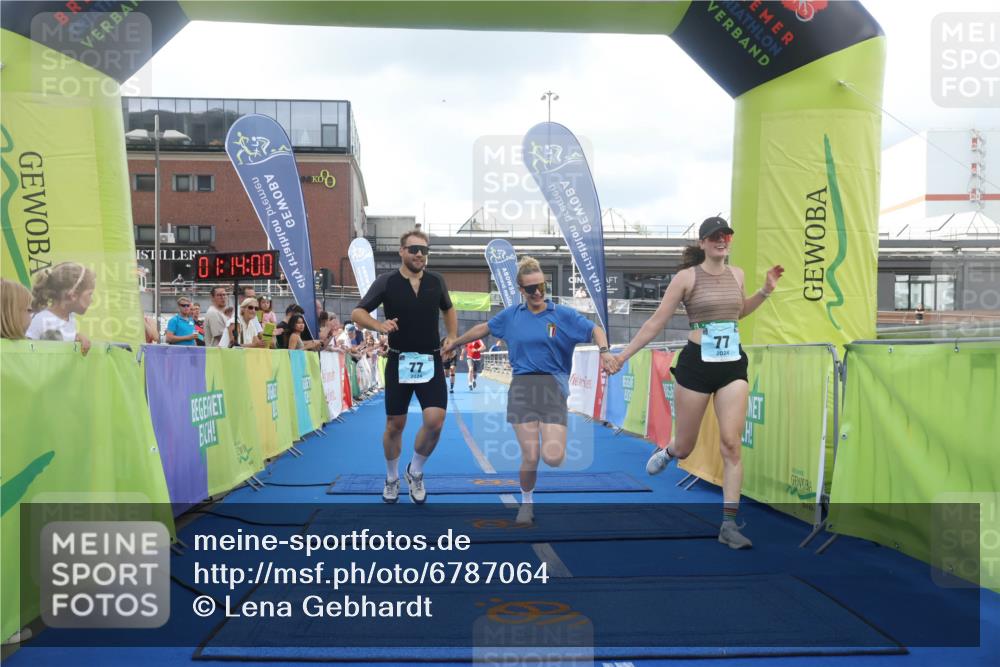 11.08.2024 - GEWOBA Citytriathlon Bremen Lena Gebhardt http://msf.ph/oto/6787064 11.08.2024 11:14:03 Ziel 64, 77 meine-sportfotos.de