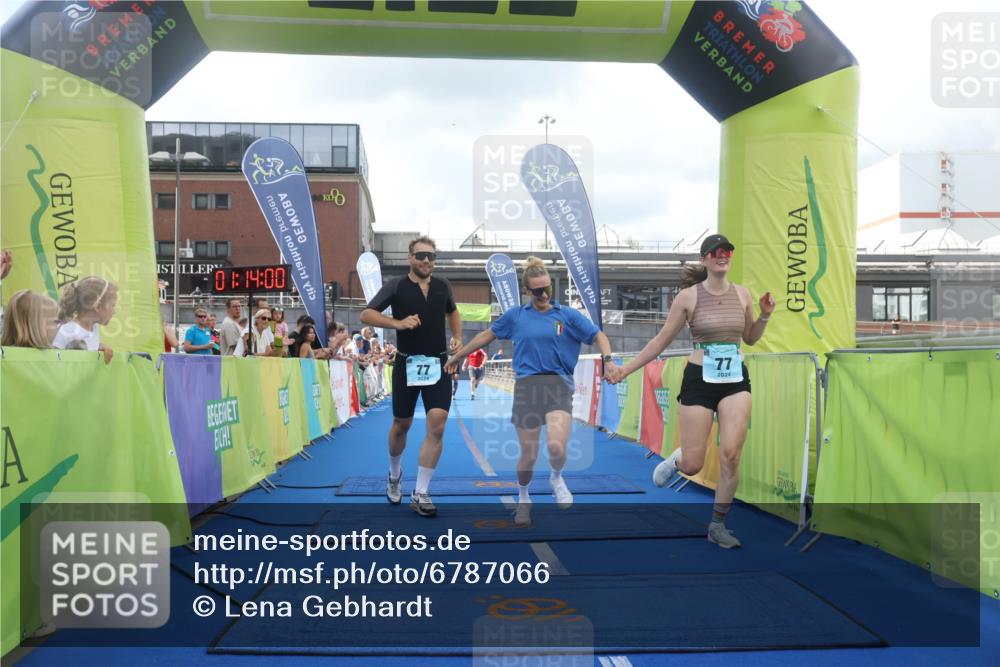 11.08.2024 - GEWOBA Citytriathlon Bremen Lena Gebhardt http://msf.ph/oto/6787066 11.08.2024 11:14:03 Ziel 64, 77 meine-sportfotos.de