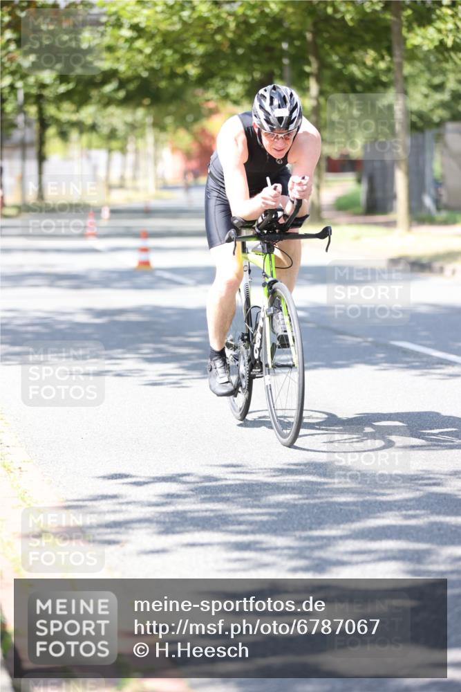 11.08.2024 - GEWOBA Citytriathlon Bremen H.Heesch http://msf.ph/oto/6787067 11.08.2024 13:12:32 Radfahren 310, 319, 331, 346, 350, 363, 368, 372, 425, 434 meine-sportfotos.de