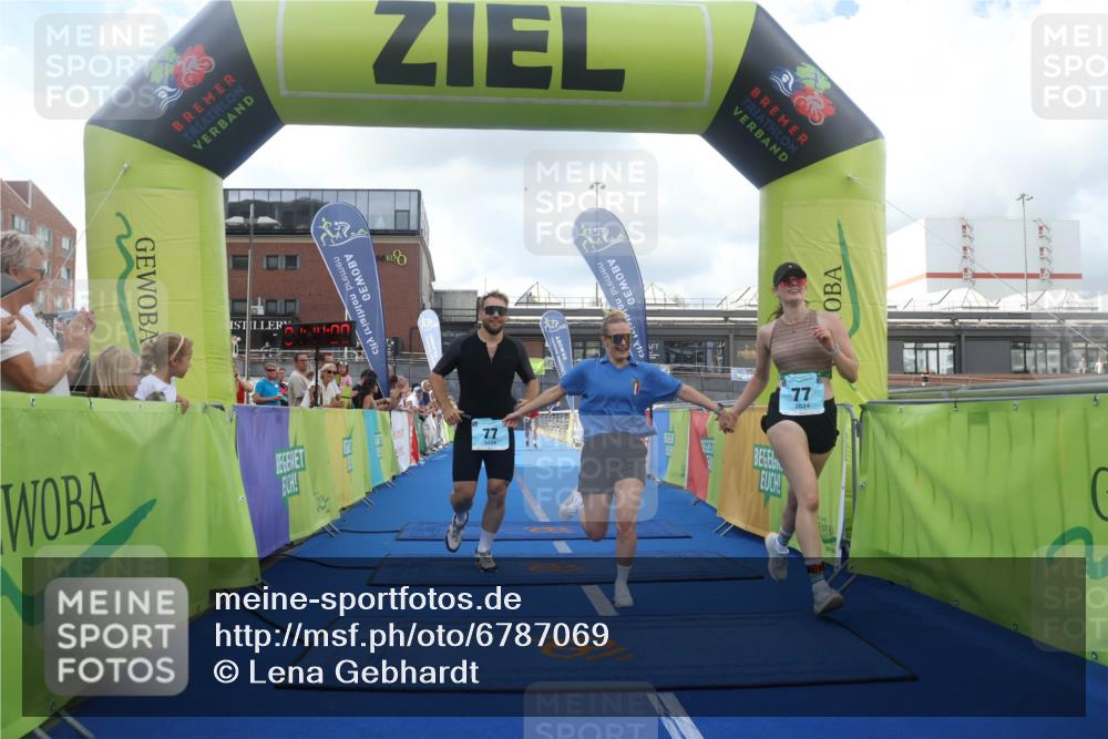 11.08.2024 - GEWOBA Citytriathlon Bremen Lena Gebhardt http://msf.ph/oto/6787069 11.08.2024 11:14:03 Ziel 64, 77 meine-sportfotos.de