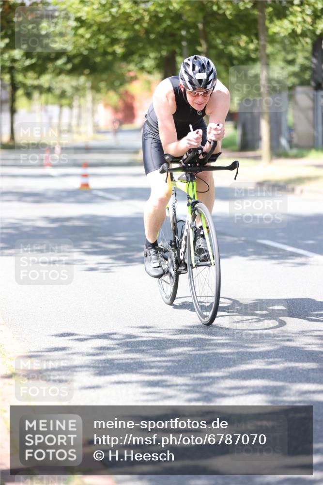 11.08.2024 - GEWOBA Citytriathlon Bremen H.Heesch http://msf.ph/oto/6787070 11.08.2024 13:12:33 Radfahren 310, 319, 331, 346, 350, 363, 368, 372, 425, 434 meine-sportfotos.de