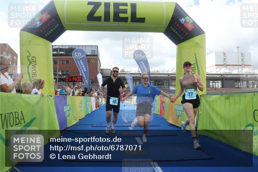 11.08.2024 - GEWOBA Citytriathlon Bremen Lena Gebhardt http://msf.ph/oto/6787071 11.08.2024 11:14:03 Ziel 64, 77 meine-sportfotos.de