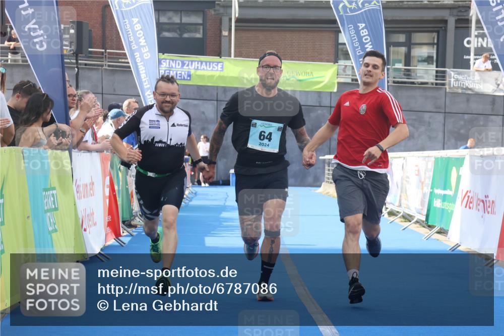 11.08.2024 - GEWOBA Citytriathlon Bremen Lena Gebhardt http://msf.ph/oto/6787086 11.08.2024 11:14:06 Ziel 64, 77 meine-sportfotos.de
