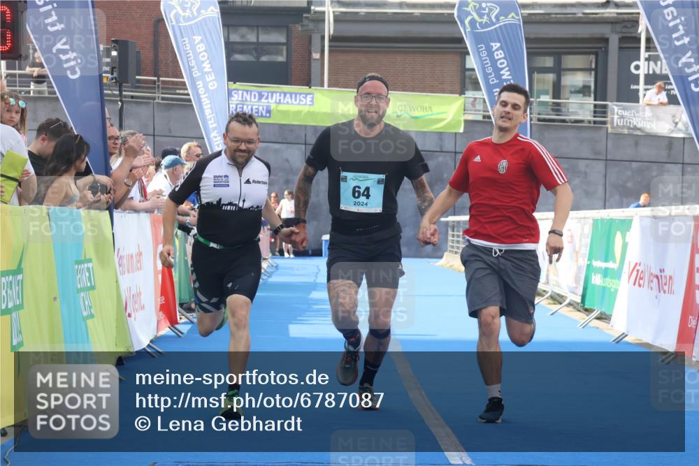 11.08.2024 - GEWOBA Citytriathlon Bremen Lena Gebhardt http://msf.ph/oto/6787087 11.08.2024 11:14:06 Ziel 64, 77 meine-sportfotos.de