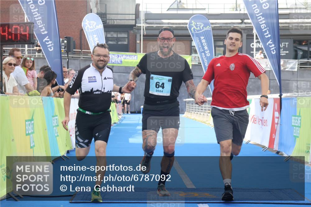 11.08.2024 - GEWOBA Citytriathlon Bremen Lena Gebhardt http://msf.ph/oto/6787092 11.08.2024 11:14:07 Ziel 64, 77 meine-sportfotos.de