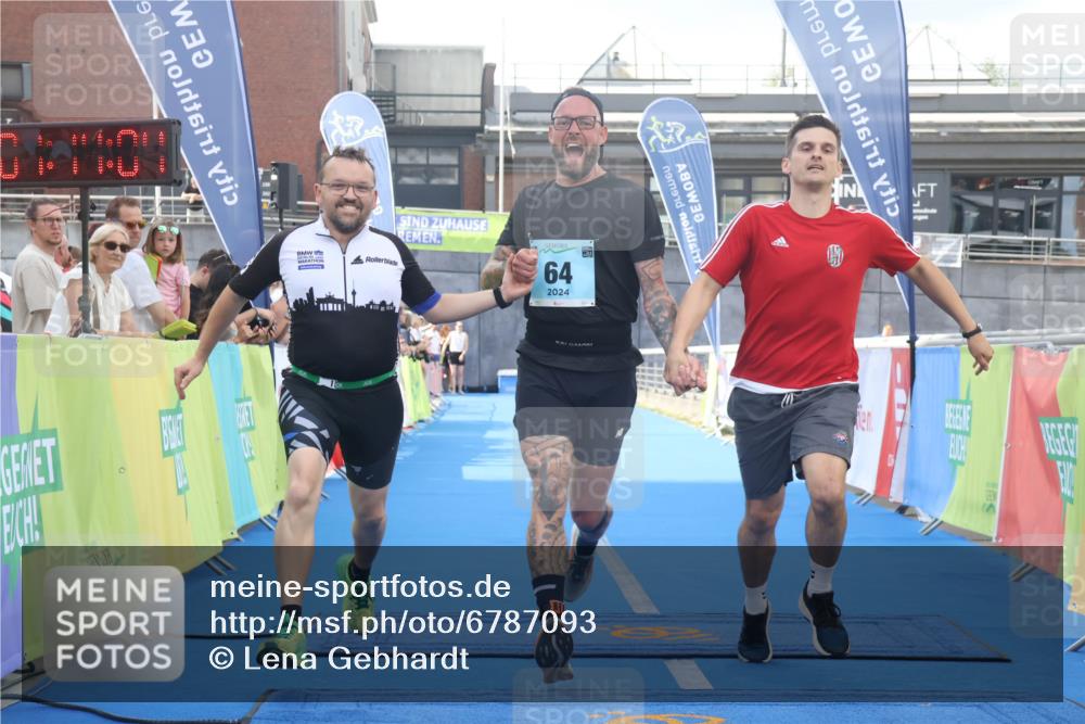 11.08.2024 - GEWOBA Citytriathlon Bremen Lena Gebhardt http://msf.ph/oto/6787093 11.08.2024 11:14:07 Ziel 64, 77 meine-sportfotos.de