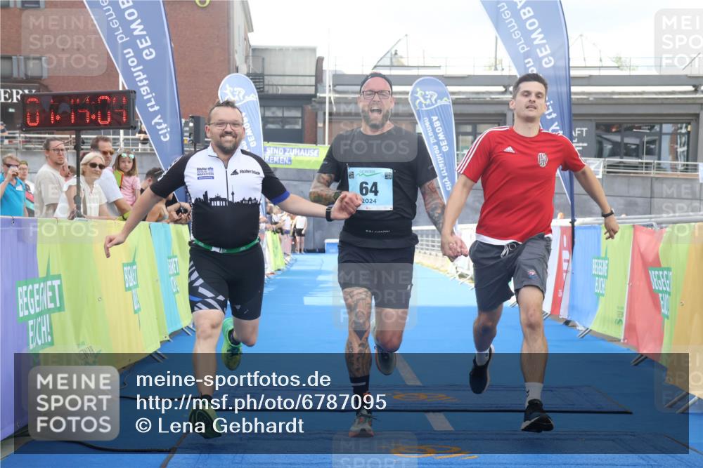 11.08.2024 - GEWOBA Citytriathlon Bremen Lena Gebhardt http://msf.ph/oto/6787095 11.08.2024 11:14:07 Ziel 64, 77 meine-sportfotos.de