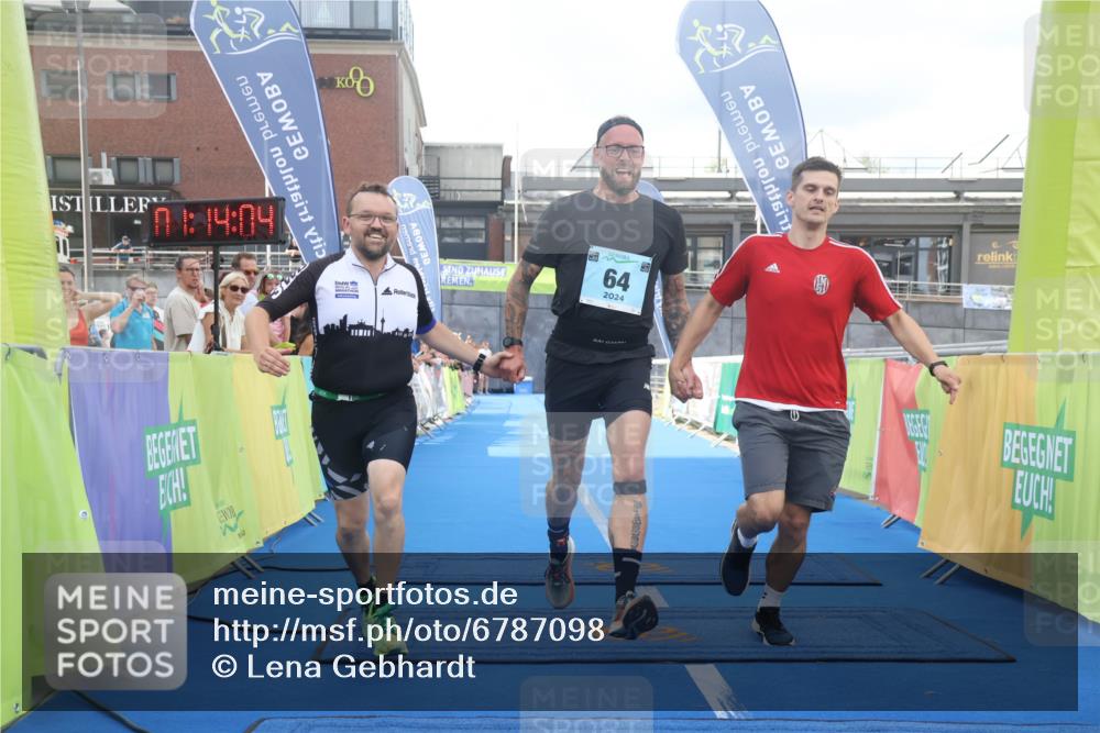 11.08.2024 - GEWOBA Citytriathlon Bremen Lena Gebhardt http://msf.ph/oto/6787098 11.08.2024 11:14:07 Ziel 64, 77 meine-sportfotos.de