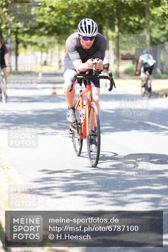 11.08.2024 - GEWOBA Citytriathlon Bremen H.Heesch http://msf.ph/oto/6787100 11.08.2024 13:12:34 Radfahren 310, 331, 346, 363, 368, 372, 425, 434 meine-sportfotos.de