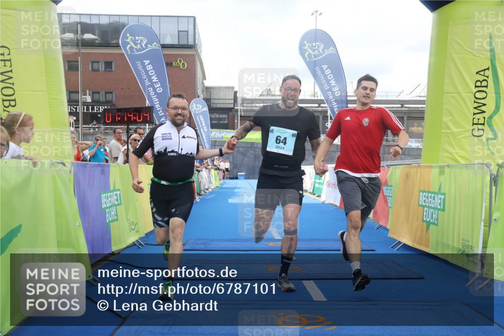 11.08.2024 - GEWOBA Citytriathlon Bremen Lena Gebhardt http://msf.ph/oto/6787101 11.08.2024 11:14:07 Ziel 64, 77 meine-sportfotos.de