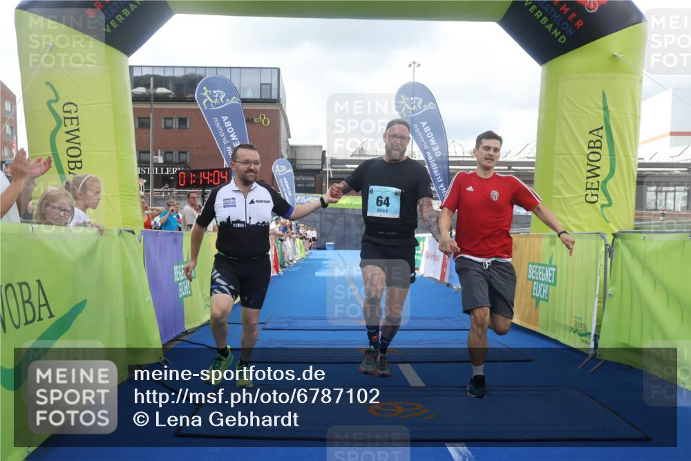 11.08.2024 - GEWOBA Citytriathlon Bremen Lena Gebhardt http://msf.ph/oto/6787102 11.08.2024 11:14:08 Ziel 64, 77 meine-sportfotos.de