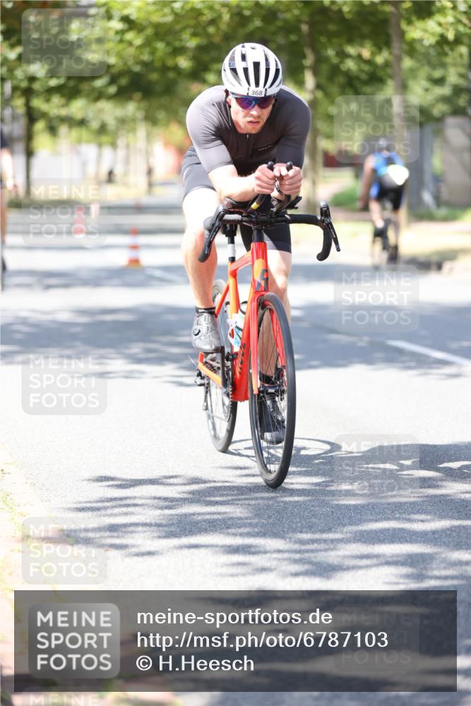11.08.2024 - GEWOBA Citytriathlon Bremen H.Heesch http://msf.ph/oto/6787103 11.08.2024 13:12:35 Radfahren 310, 331, 346, 363, 368, 425, 434 meine-sportfotos.de