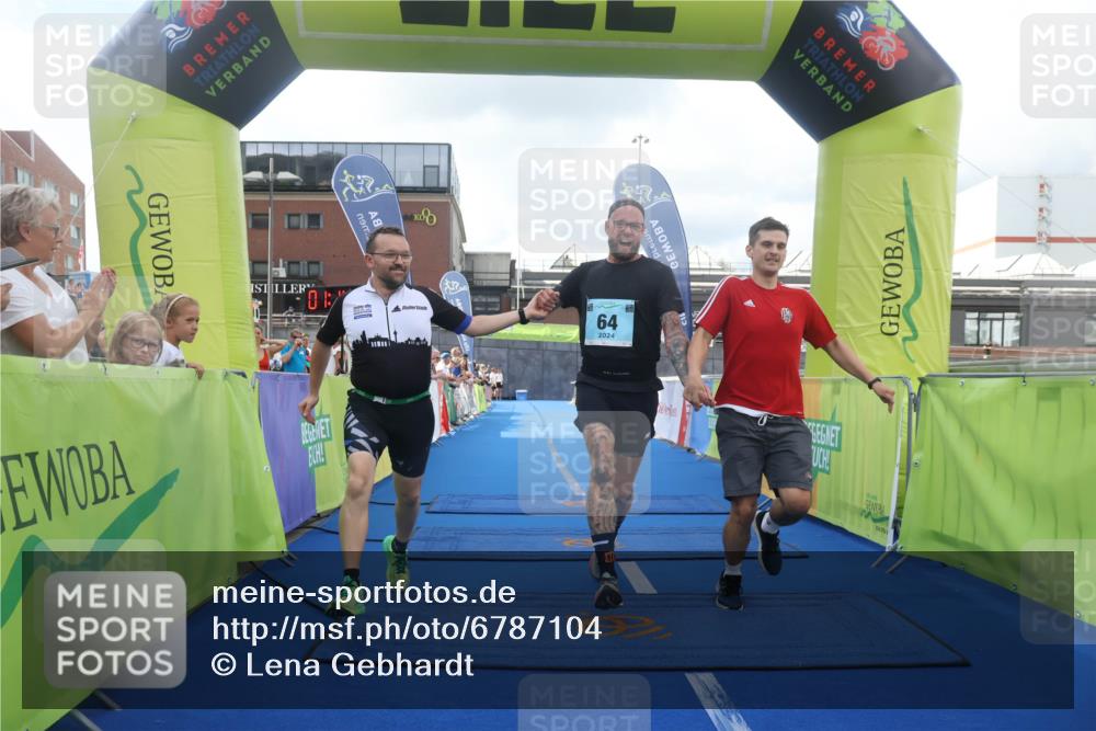 11.08.2024 - GEWOBA Citytriathlon Bremen Lena Gebhardt http://msf.ph/oto/6787104 11.08.2024 11:14:08 Ziel 64, 77 meine-sportfotos.de