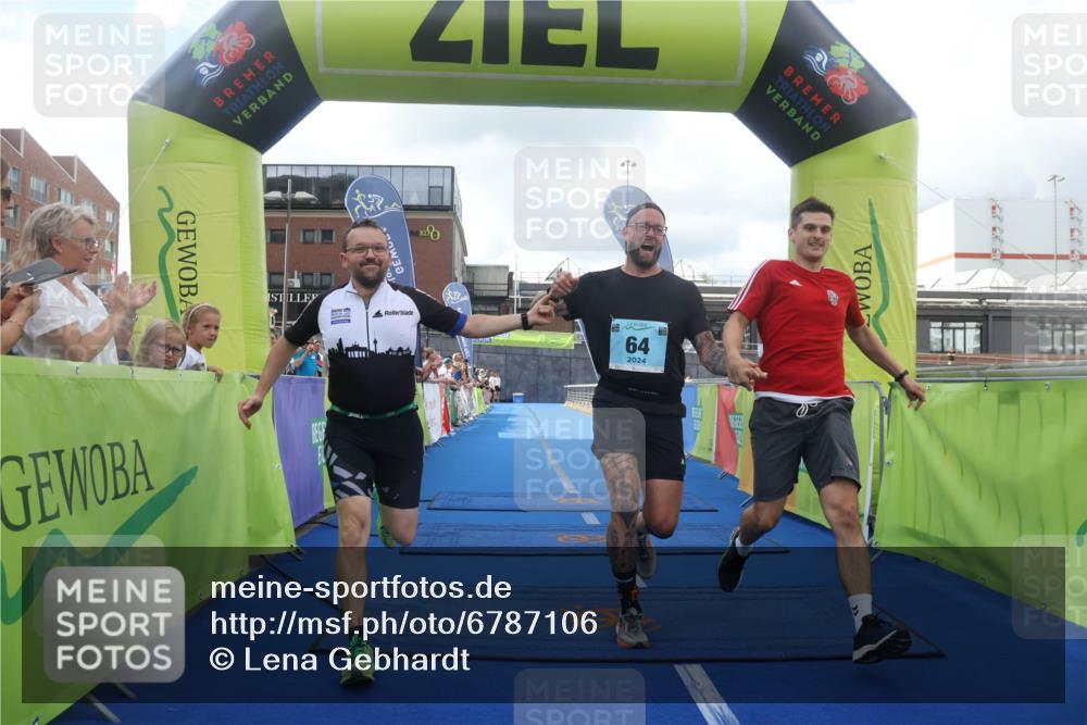 11.08.2024 - GEWOBA Citytriathlon Bremen Lena Gebhardt http://msf.ph/oto/6787106 11.08.2024 11:14:08 Ziel 64, 77 meine-sportfotos.de