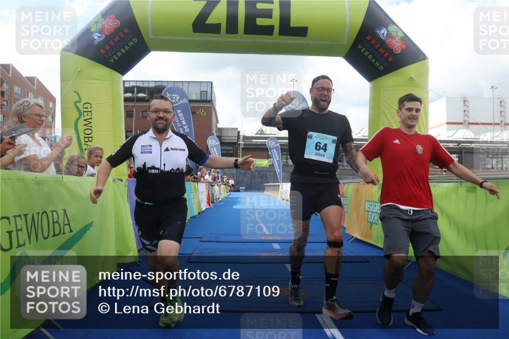 11.08.2024 - GEWOBA Citytriathlon Bremen Lena Gebhardt http://msf.ph/oto/6787109 11.08.2024 11:14:08 Ziel 64, 77 meine-sportfotos.de