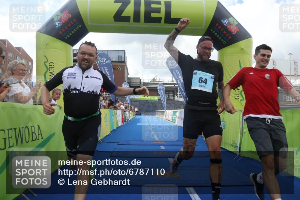 11.08.2024 - GEWOBA Citytriathlon Bremen Lena Gebhardt http://msf.ph/oto/6787110 11.08.2024 11:14:08 Ziel 64, 77 meine-sportfotos.de