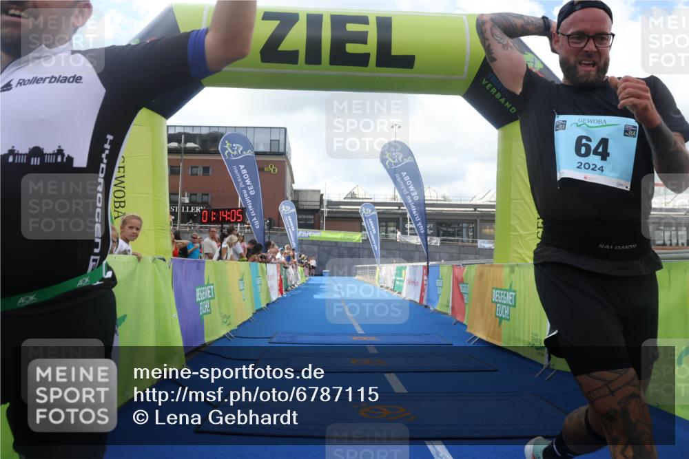 11.08.2024 - GEWOBA Citytriathlon Bremen Lena Gebhardt http://msf.ph/oto/6787115 11.08.2024 11:14:08 Ziel 64, 77 meine-sportfotos.de