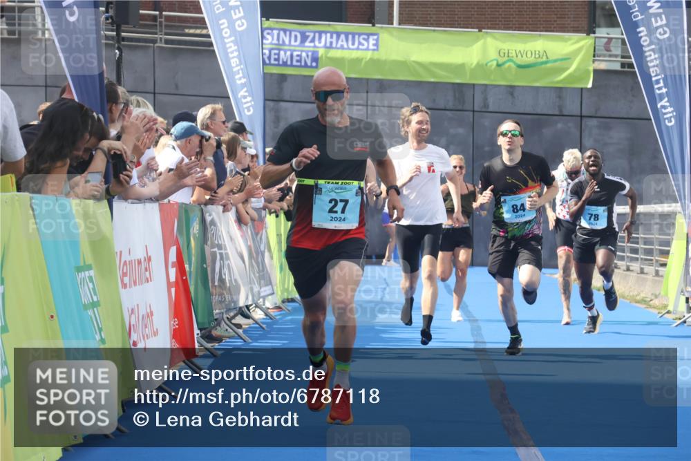 11.08.2024 - GEWOBA Citytriathlon Bremen Lena Gebhardt http://msf.ph/oto/6787118 11.08.2024 11:14:19 Ziel 27, 78, 84 meine-sportfotos.de