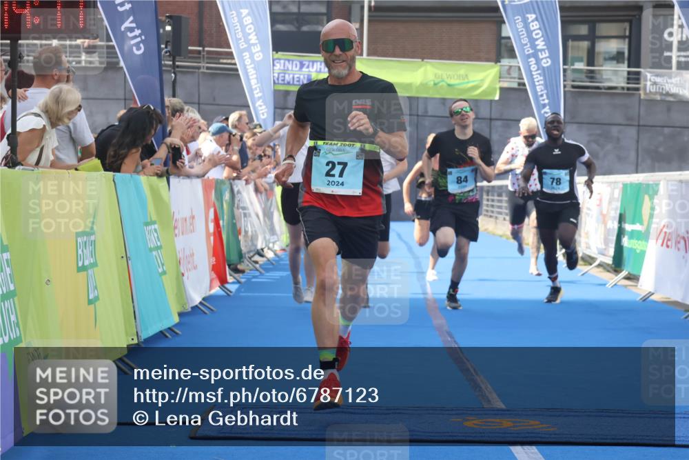 11.08.2024 - GEWOBA Citytriathlon Bremen Lena Gebhardt http://msf.ph/oto/6787123 11.08.2024 11:14:21 Ziel 27, 78, 84 meine-sportfotos.de