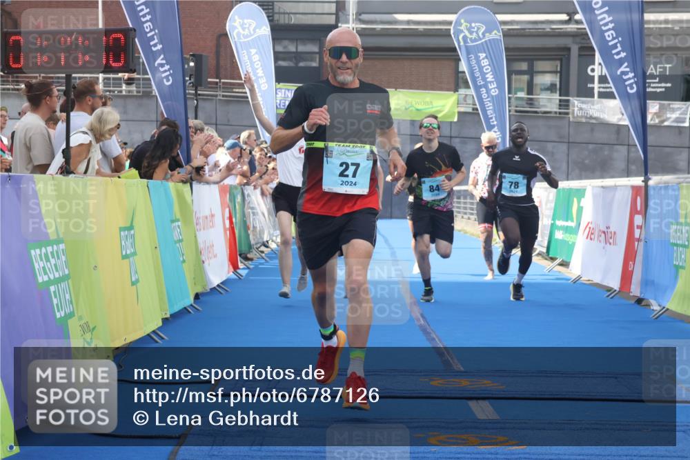 11.08.2024 - GEWOBA Citytriathlon Bremen Lena Gebhardt http://msf.ph/oto/6787126 11.08.2024 11:14:21 Ziel 27, 78, 84 meine-sportfotos.de