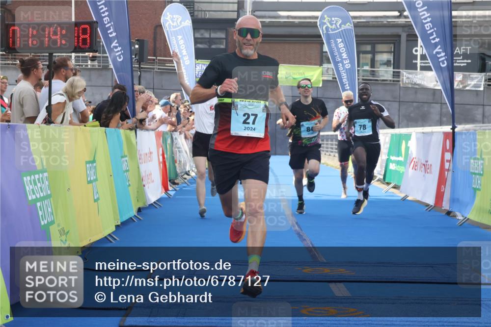 11.08.2024 - GEWOBA Citytriathlon Bremen Lena Gebhardt http://msf.ph/oto/6787127 11.08.2024 11:14:21 Ziel 27, 78, 84 meine-sportfotos.de