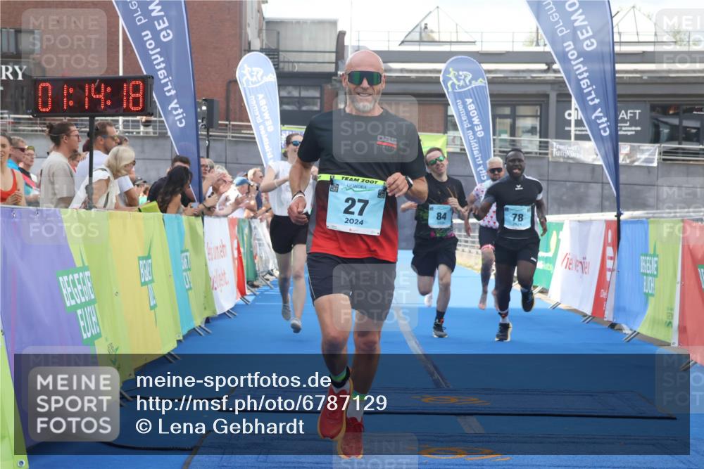 11.08.2024 - GEWOBA Citytriathlon Bremen Lena Gebhardt http://msf.ph/oto/6787129 11.08.2024 11:14:21 Ziel 27, 78, 84 meine-sportfotos.de