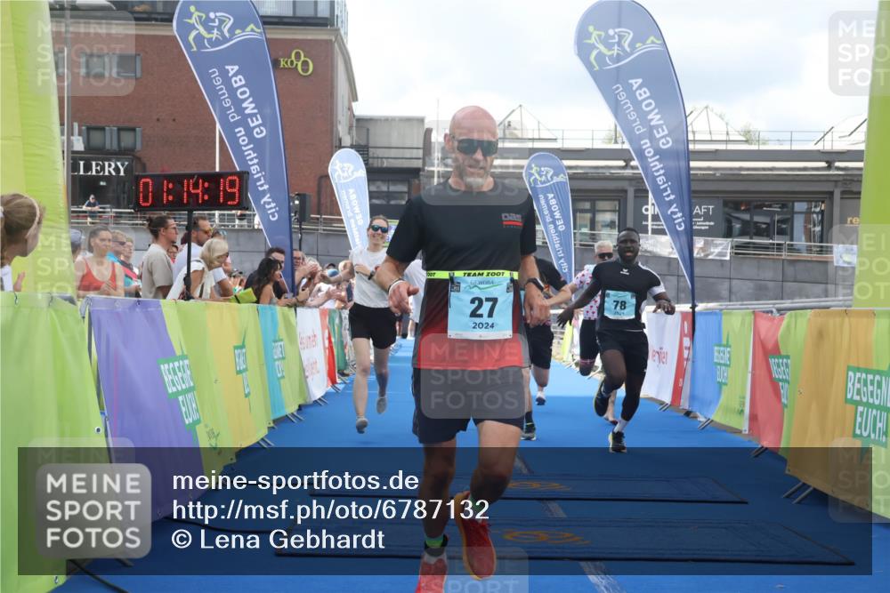 11.08.2024 - GEWOBA Citytriathlon Bremen Lena Gebhardt http://msf.ph/oto/6787132 11.08.2024 11:14:22 Ziel 27, 78, 84 meine-sportfotos.de