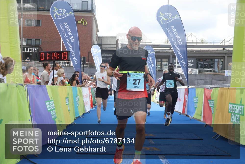 11.08.2024 - GEWOBA Citytriathlon Bremen Lena Gebhardt http://msf.ph/oto/6787134 11.08.2024 11:14:22 Ziel 27, 78, 84 meine-sportfotos.de