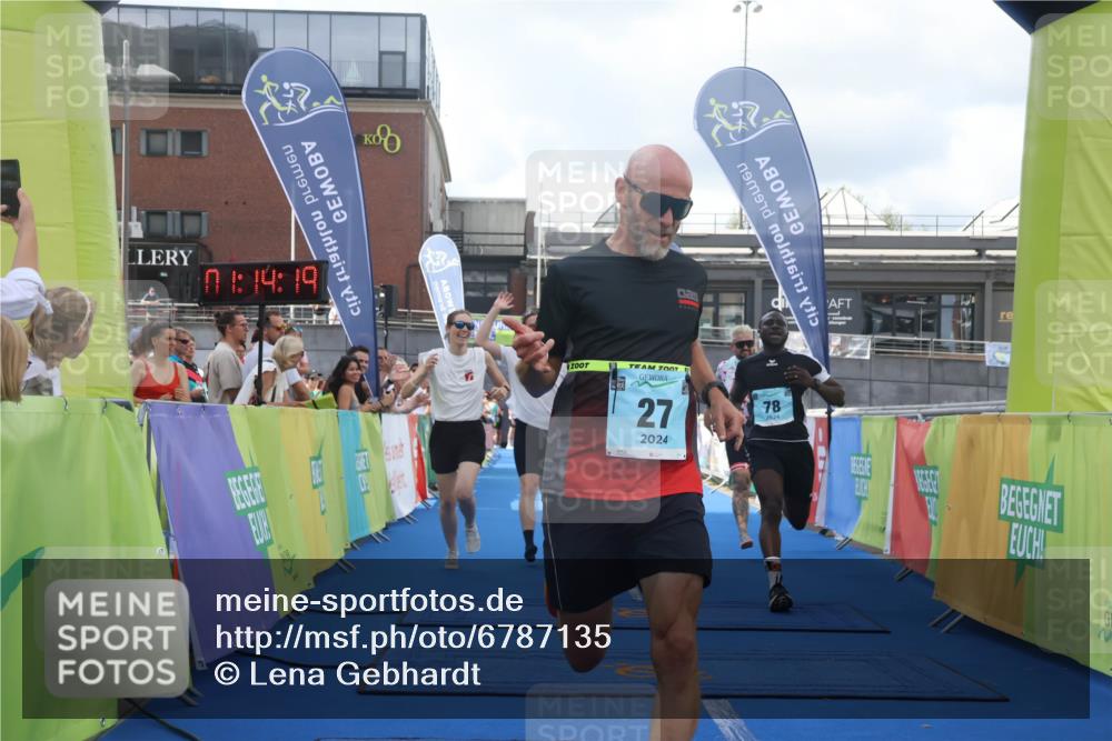 11.08.2024 - GEWOBA Citytriathlon Bremen Lena Gebhardt http://msf.ph/oto/6787135 11.08.2024 11:14:22 Ziel 27, 78, 84 meine-sportfotos.de