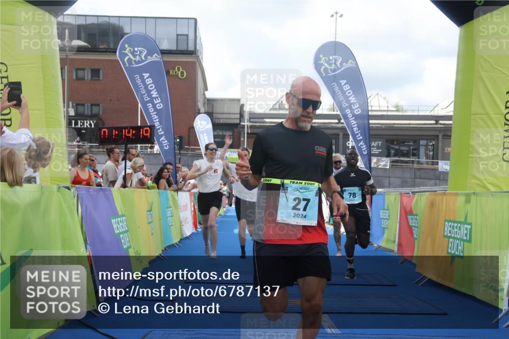 11.08.2024 - GEWOBA Citytriathlon Bremen Lena Gebhardt http://msf.ph/oto/6787137 11.08.2024 11:14:22 Ziel 27, 78, 84 meine-sportfotos.de