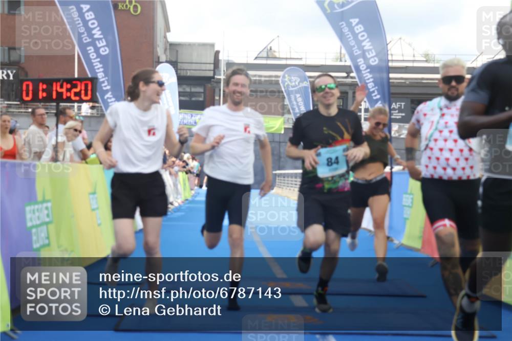 11.08.2024 - GEWOBA Citytriathlon Bremen Lena Gebhardt http://msf.ph/oto/6787143 11.08.2024 11:14:23 Ziel 27, 78, 84 meine-sportfotos.de