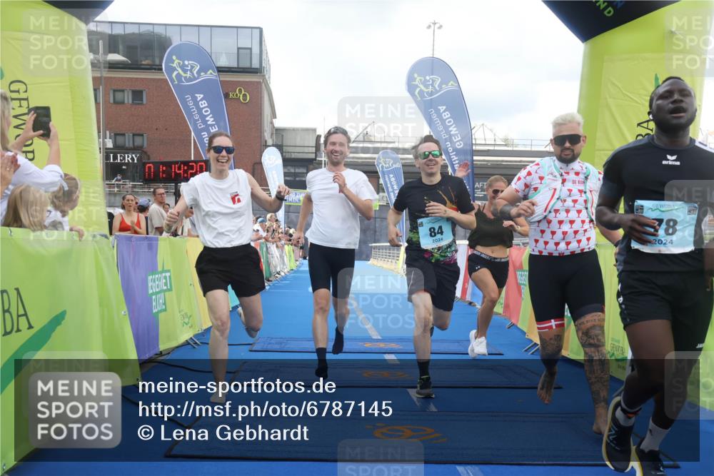 11.08.2024 - GEWOBA Citytriathlon Bremen Lena Gebhardt http://msf.ph/oto/6787145 11.08.2024 11:14:23 Ziel 27, 78, 84 meine-sportfotos.de