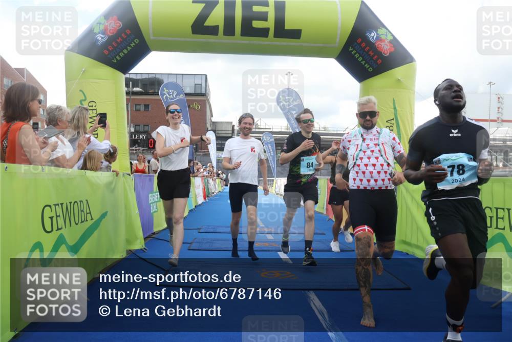 11.08.2024 - GEWOBA Citytriathlon Bremen Lena Gebhardt http://msf.ph/oto/6787146 11.08.2024 11:14:23 Ziel 27, 78, 84 meine-sportfotos.de