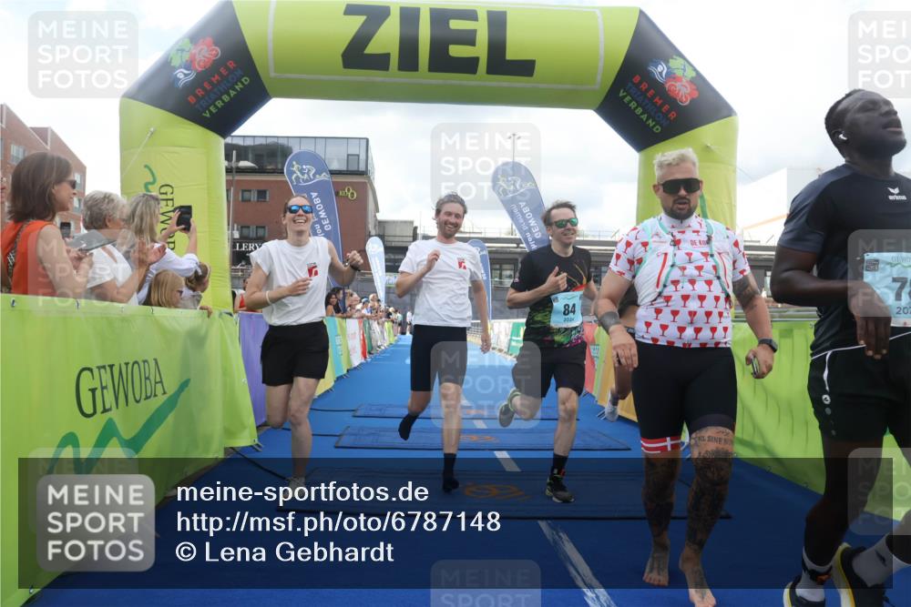 11.08.2024 - GEWOBA Citytriathlon Bremen Lena Gebhardt http://msf.ph/oto/6787148 11.08.2024 11:14:24 Ziel 27, 78, 84 meine-sportfotos.de