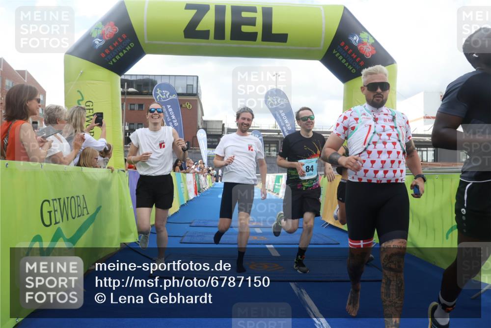 11.08.2024 - GEWOBA Citytriathlon Bremen Lena Gebhardt http://msf.ph/oto/6787150 11.08.2024 11:14:24 Ziel 27, 78, 84 meine-sportfotos.de