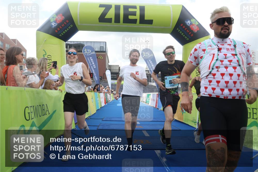 11.08.2024 - GEWOBA Citytriathlon Bremen Lena Gebhardt http://msf.ph/oto/6787153 11.08.2024 11:14:24 Ziel 27, 78, 84 meine-sportfotos.de