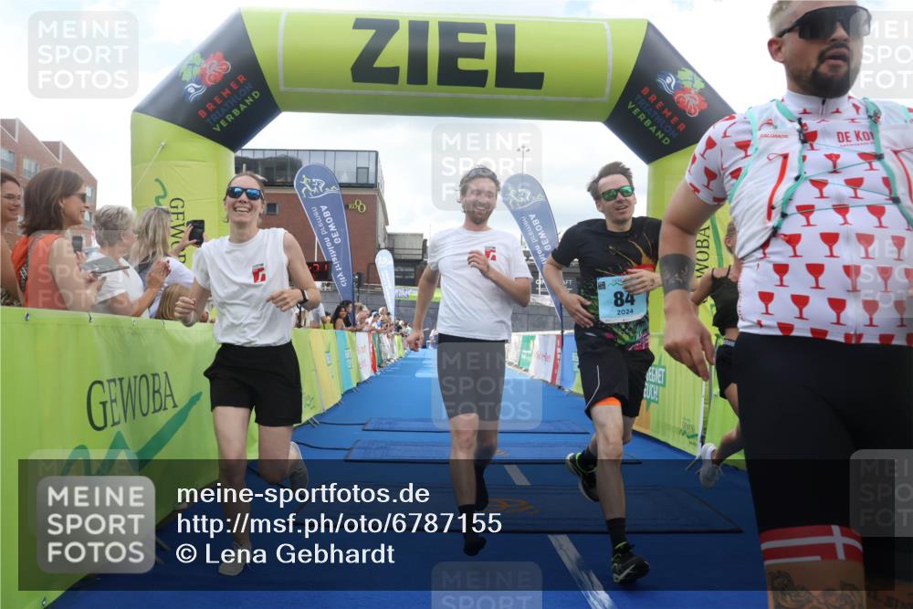 11.08.2024 - GEWOBA Citytriathlon Bremen Lena Gebhardt http://msf.ph/oto/6787155 11.08.2024 11:14:24 Ziel 27, 78, 84 meine-sportfotos.de
