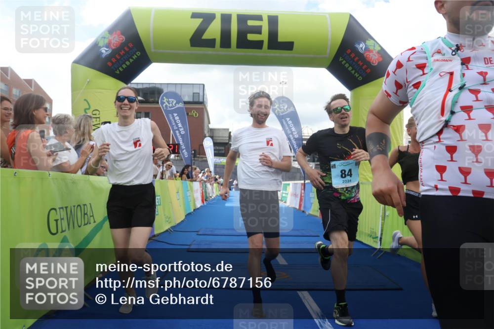 11.08.2024 - GEWOBA Citytriathlon Bremen Lena Gebhardt http://msf.ph/oto/6787156 11.08.2024 11:14:24 Ziel 27, 78, 84 meine-sportfotos.de