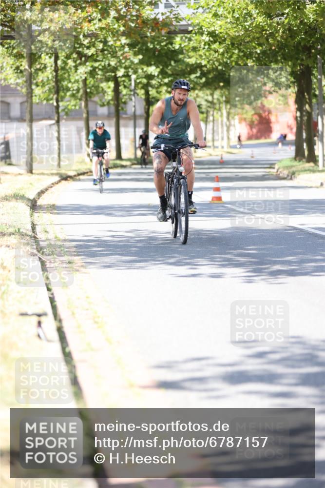 11.08.2024 - GEWOBA Citytriathlon Bremen H.Heesch http://msf.ph/oto/6787157 11.08.2024 13:12:46 Radfahren 310, 331, 346, 368, 491 meine-sportfotos.de