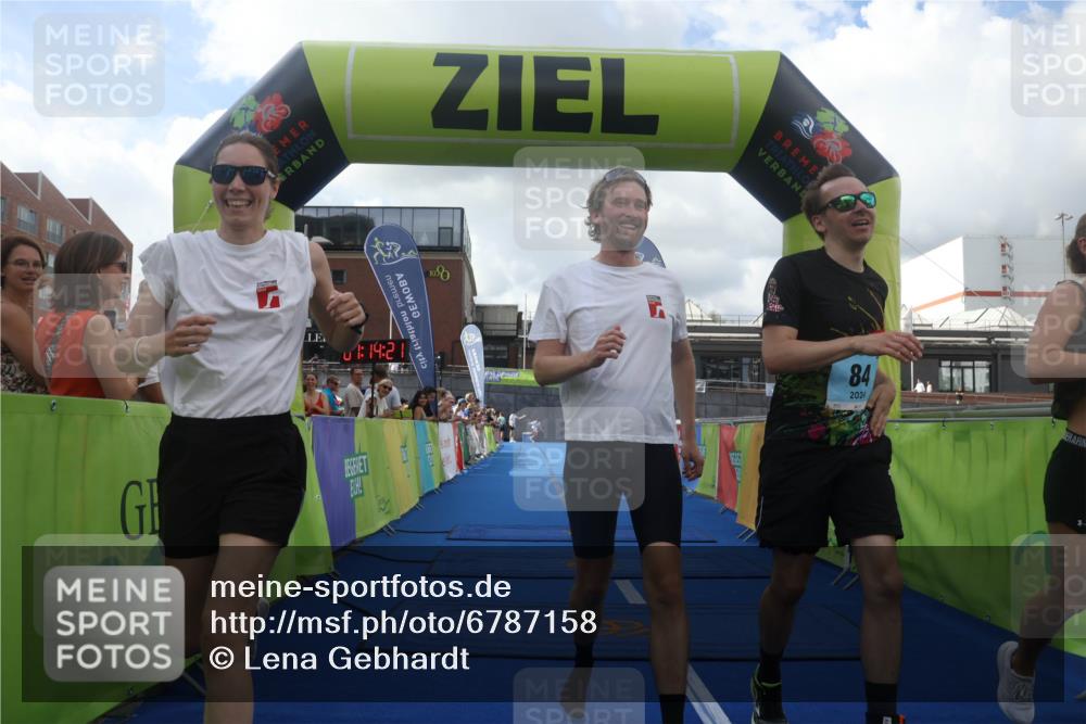 11.08.2024 - GEWOBA Citytriathlon Bremen Lena Gebhardt http://msf.ph/oto/6787158 11.08.2024 11:14:24 Ziel 27, 78, 84 meine-sportfotos.de