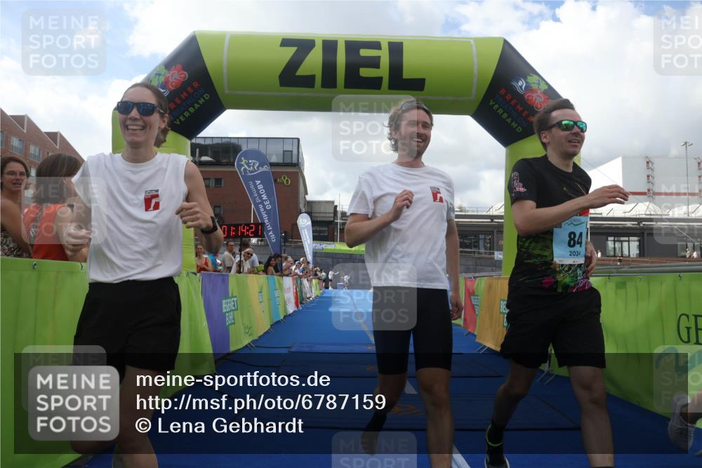 11.08.2024 - GEWOBA Citytriathlon Bremen Lena Gebhardt http://msf.ph/oto/6787159 11.08.2024 11:14:24 Ziel 27, 78, 84 meine-sportfotos.de