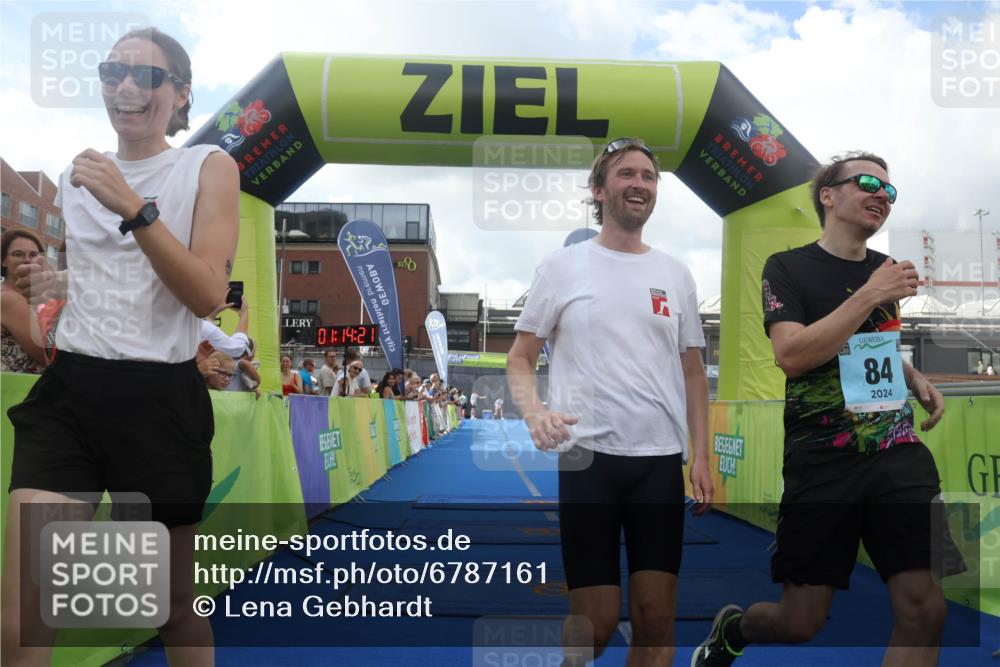 11.08.2024 - GEWOBA Citytriathlon Bremen Lena Gebhardt http://msf.ph/oto/6787161 11.08.2024 11:14:24 Ziel 27, 78, 84 meine-sportfotos.de